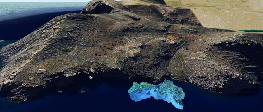 

Άποψη της θέσης του ναυαγίου ΚΘ3 σε σχέση με τον χερσαίο χώρο. | Φωτογραφία Ε. Διαμαντή.

